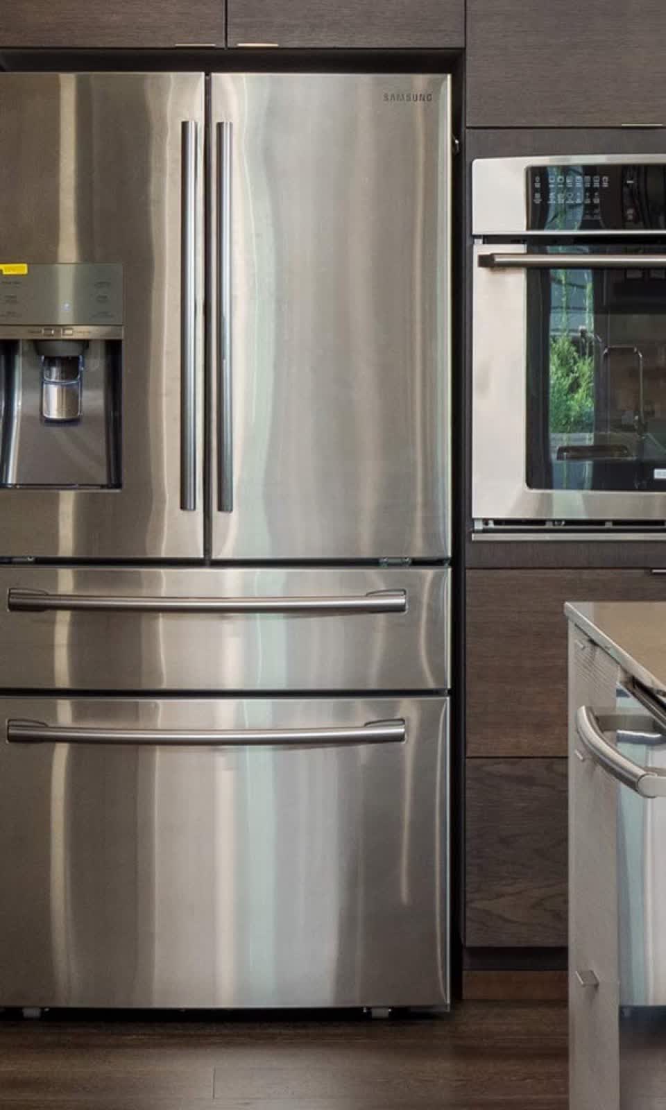 Commercial reach-in refrigerator
