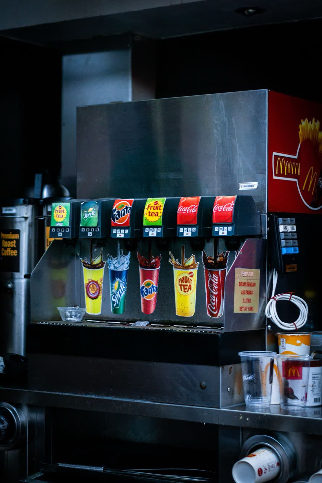 Commercial soda fountain dispenser